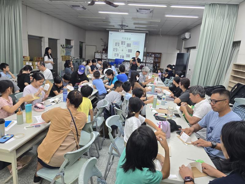 讓學員從動手中理解日晷的結構與原理