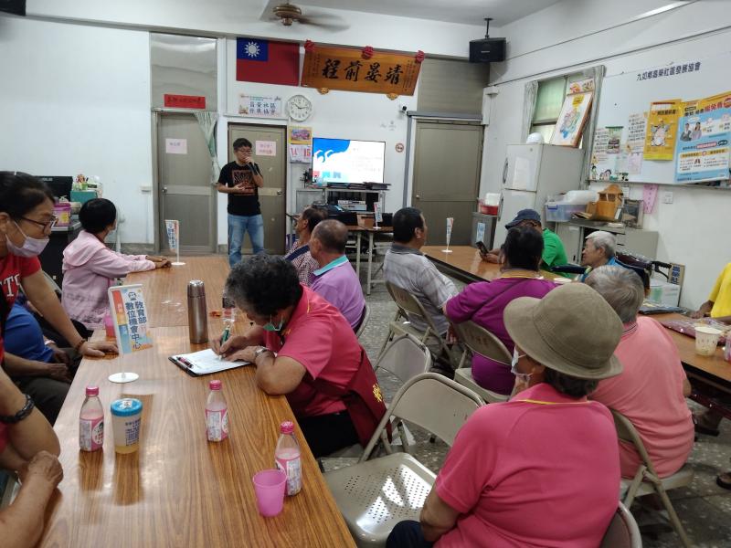 老師介紹有關Canva等常見攝影與影像編輯軟體