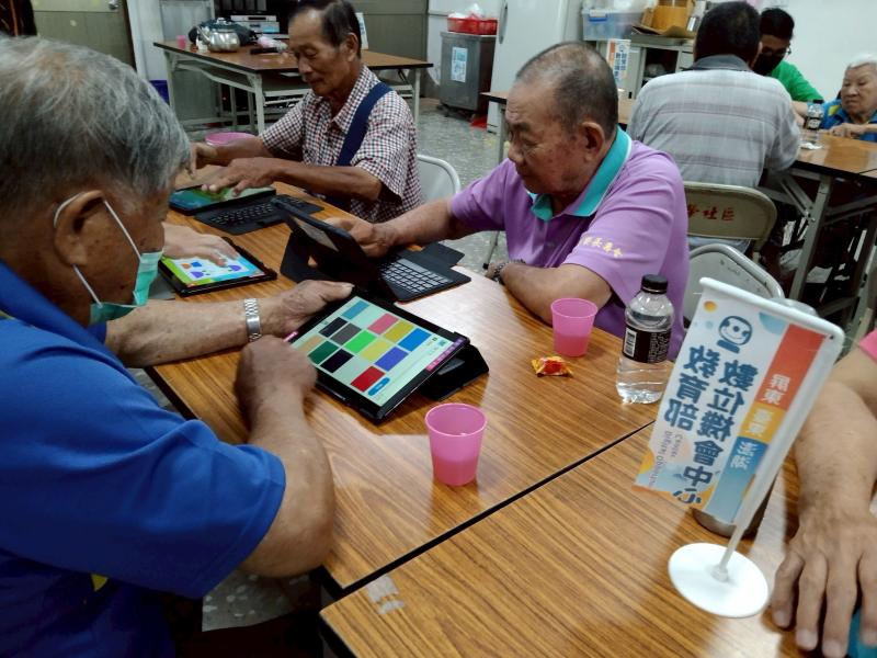 學員練習調色功能操作