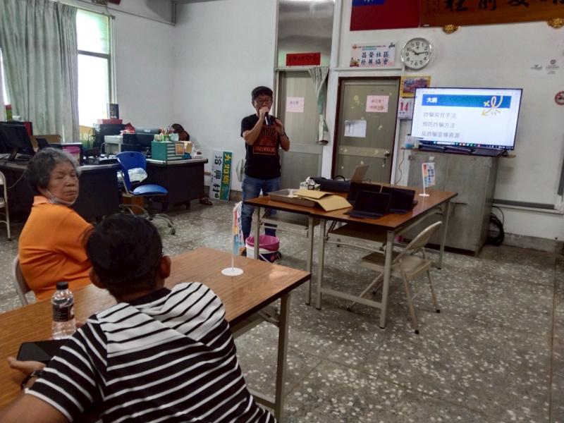 課程中老師也宣導有關最新詐騙手法請學員要注意自己的荷包