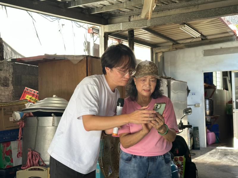 課程中老師一步步教大家如何註冊、瀏覽菜單、選擇餐點，還介紹怎麼跟外送員聯繫，大家越學越有信心！