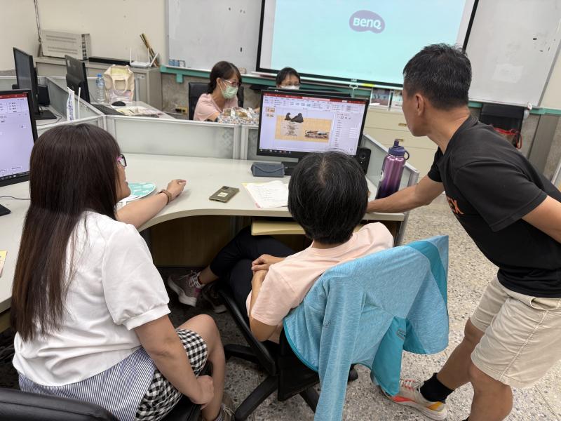 老師與學員上課的互動，與專心聆聽老師所講述的重點與經驗的分享