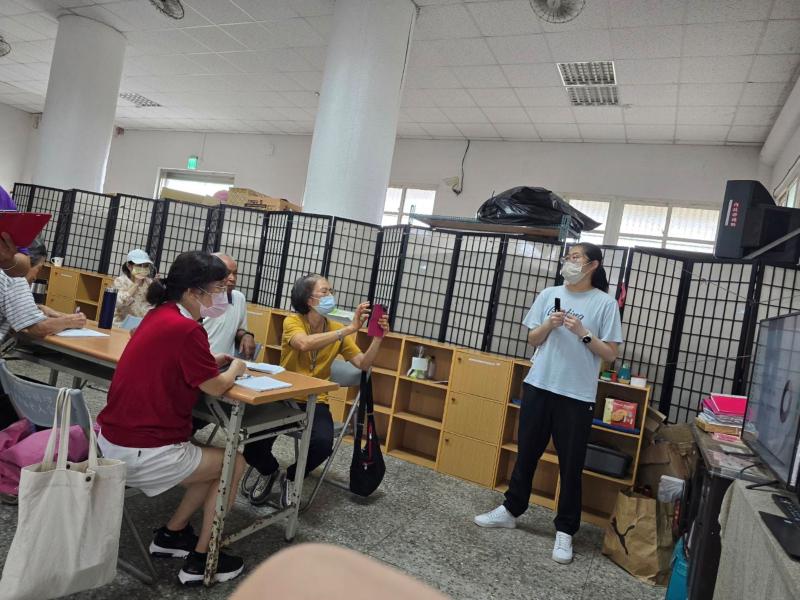 講師用自己使用了很久地記帳APP來給各位學員說明