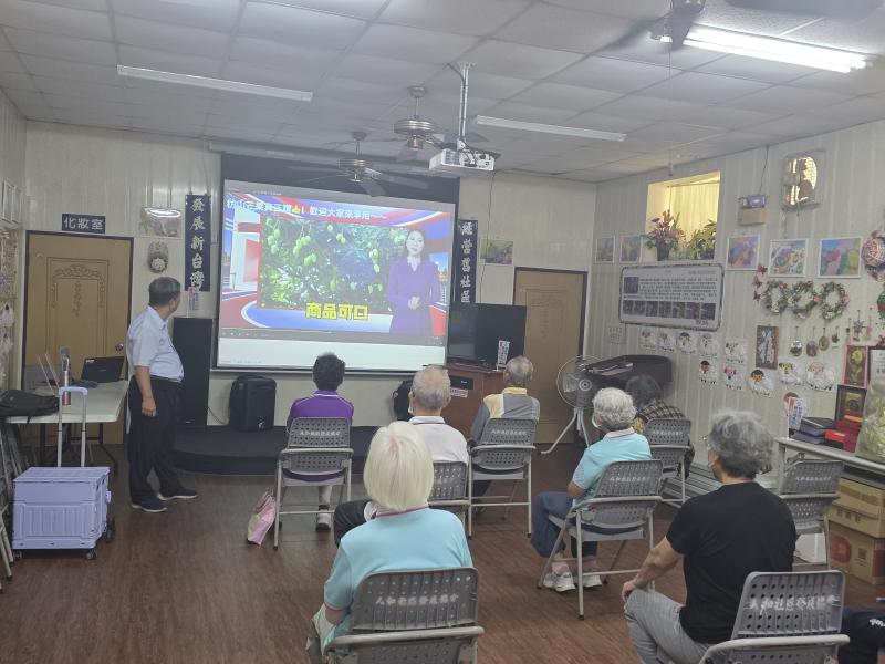 觀賞剪輯完成影片,學員驚呼效果超好,增加學習信心。