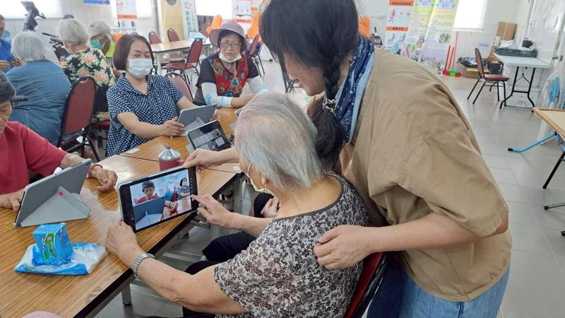 時光捕手-長者智慧型手機攝影冒險課程教學過程