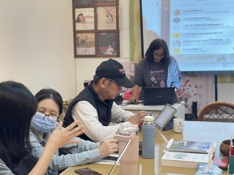 有學員分享自己如何規劃讀書計畫，有人則展示了工作專案的分類方法，彼此交換小技巧，讓課堂氣氛熱絡而充滿收穫。