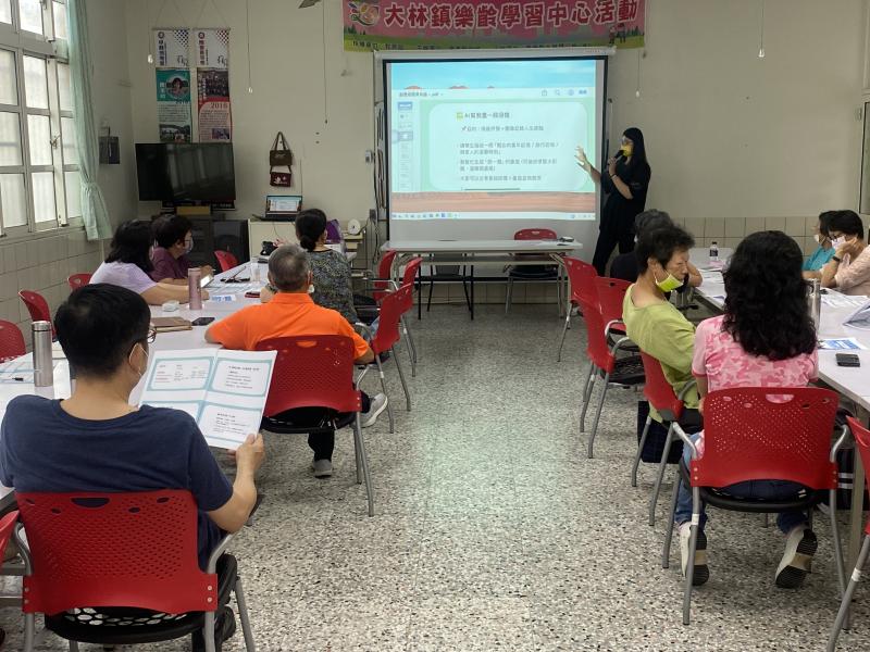 老師講解課程內容