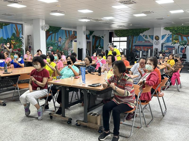 學員聆聽講師介紹今日主題