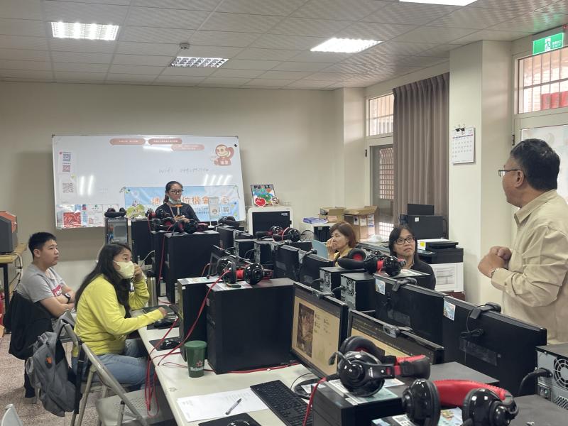 課程中，大家積極提問與實作，互相分享使用心得，現場氣氛專注而熱烈。