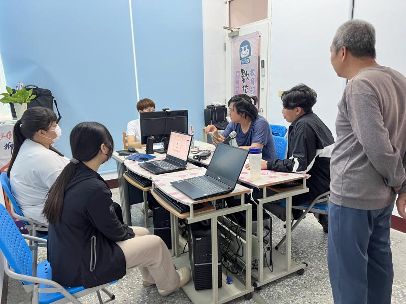 學員學習 Podcast 企劃、錄製技巧，並了解節目如何上架與行銷，讓在地故事被更多人聽見。