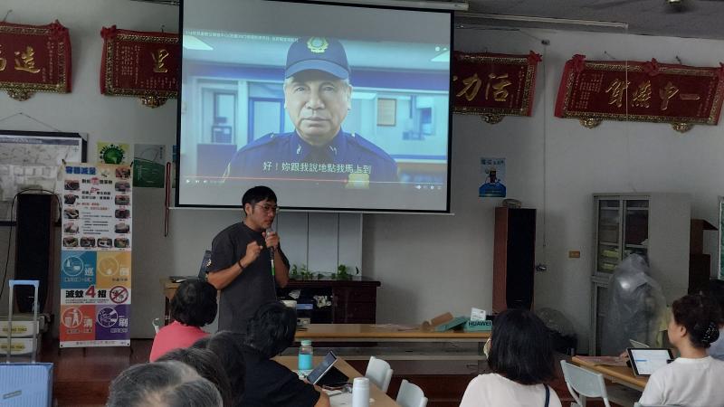 老師實際展示防詐影片中的影片人物, 請大家分辨這是真人說話, 還是AI合成人物在說話,