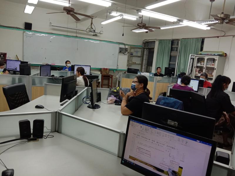 老師與學員上課的互動，與專心聆聽老師所講述的重點與經驗的分享