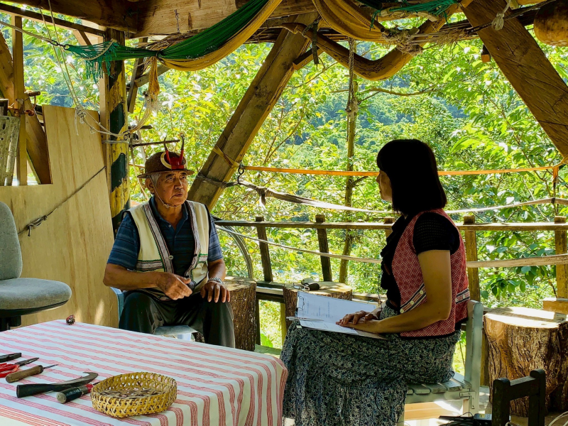 「每一個編織的交叉點，都是一種記憶、一種生活的智慧。」