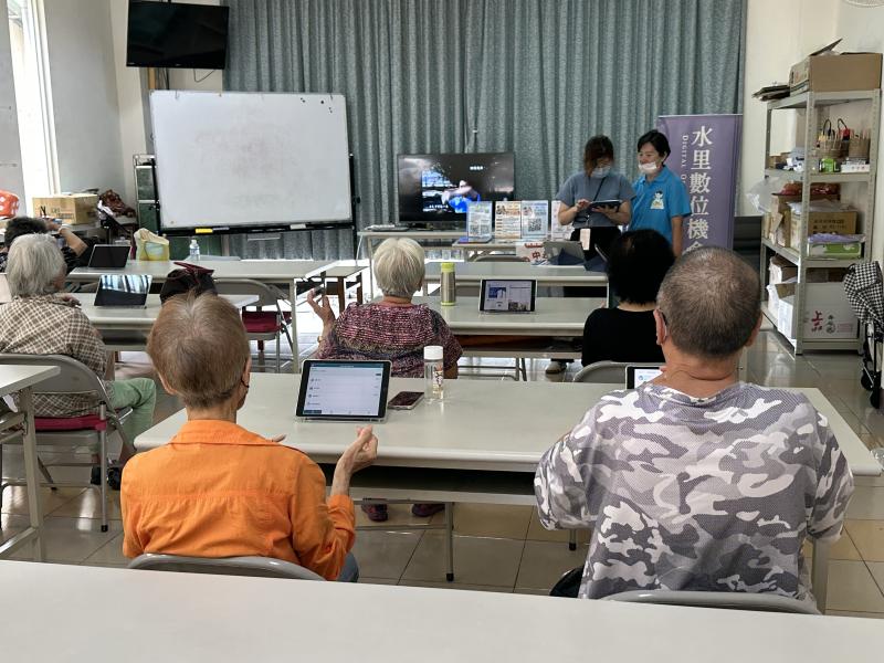 學員請教老師預防長者肌肉減少的運動慢跑網址及節拍器下載方式.