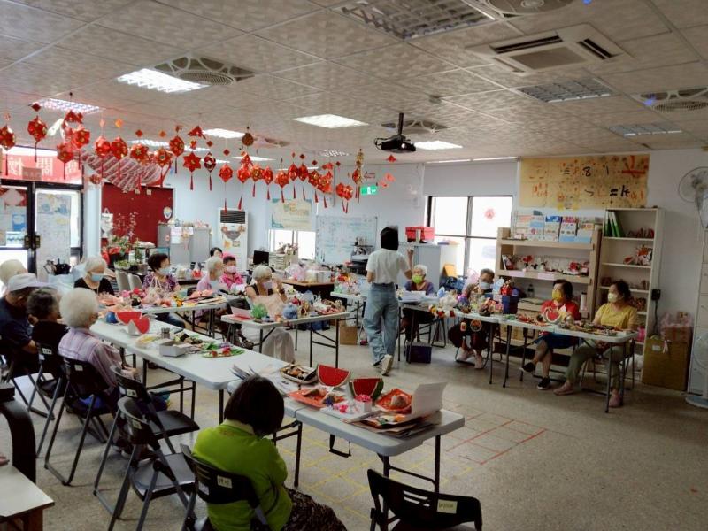 長輩們準備了非常多自己的手作品