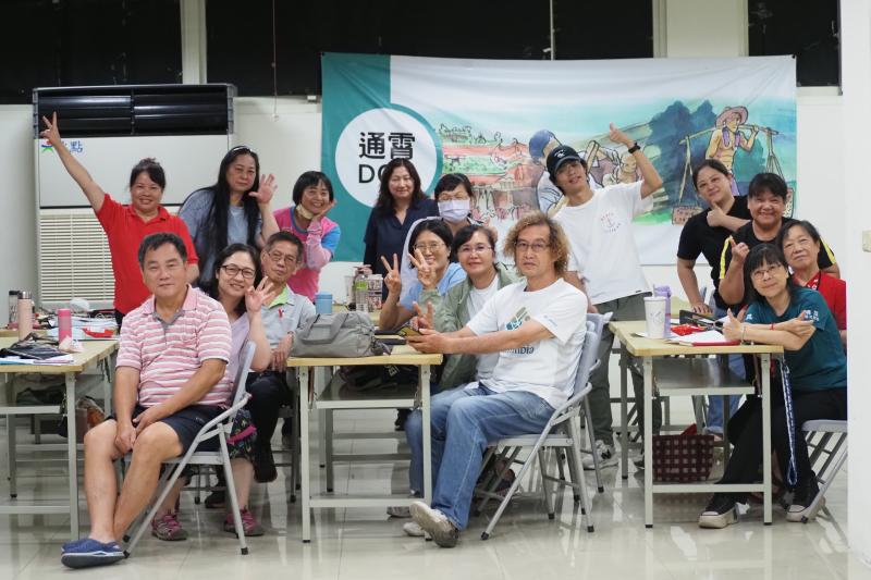 學員和講師一起大合照