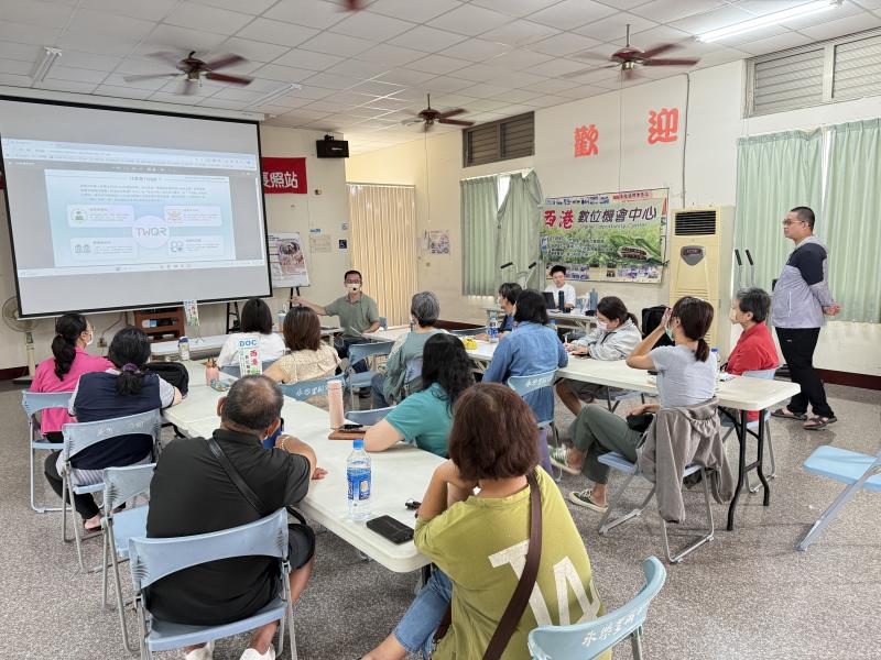 從基礎觀念出發,向學員們介紹行動支付的類型、流程與使用優勢