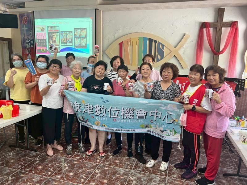 拿到自己上課所學習的作品，大家都很開心