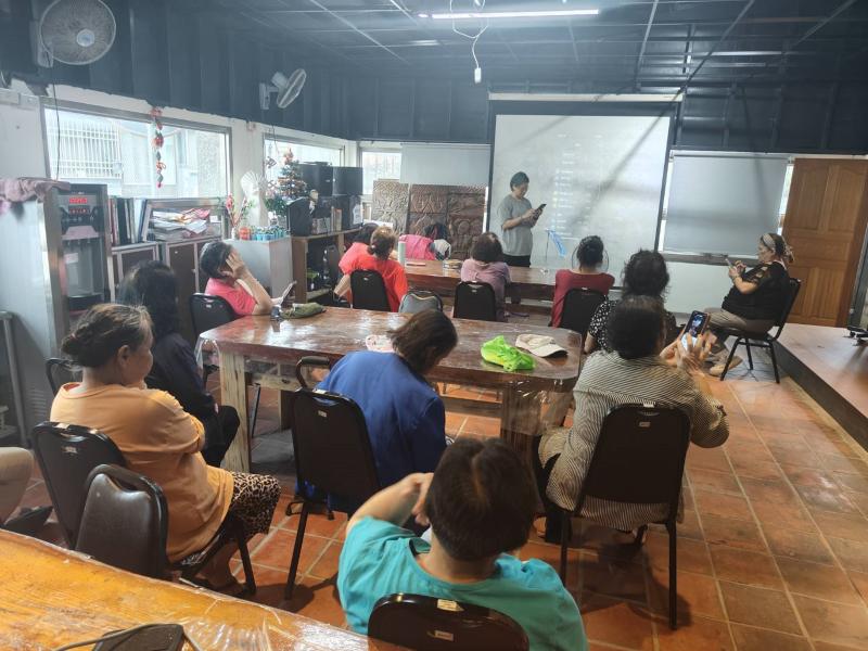 對於長者來說，透過科技工具的協助，能夠更方便地獲取資訊並提升生活品質。