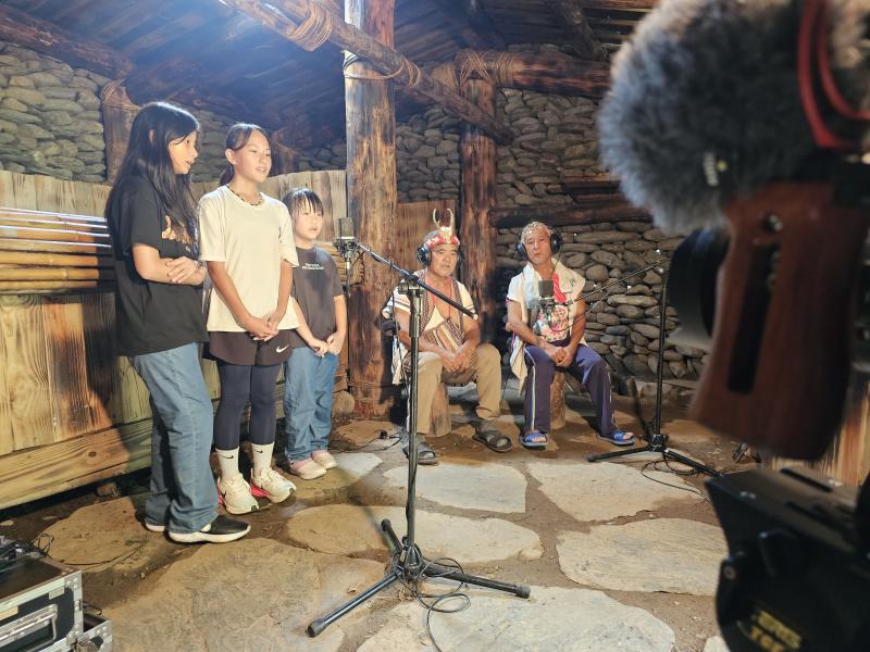 這次不同於過去多為錄製長輩的歌謠，我們也讓幾位小朋友及青年一起參與錄製，希望可以實際執行青銀共學的目標