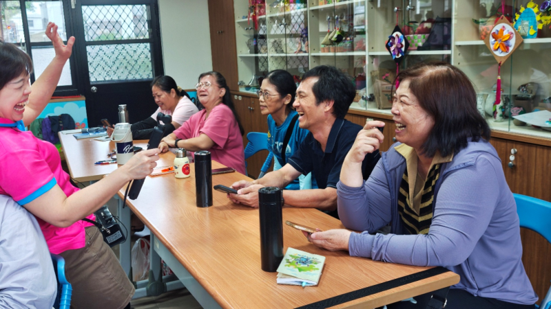 老師動手操作、即時回饋素材