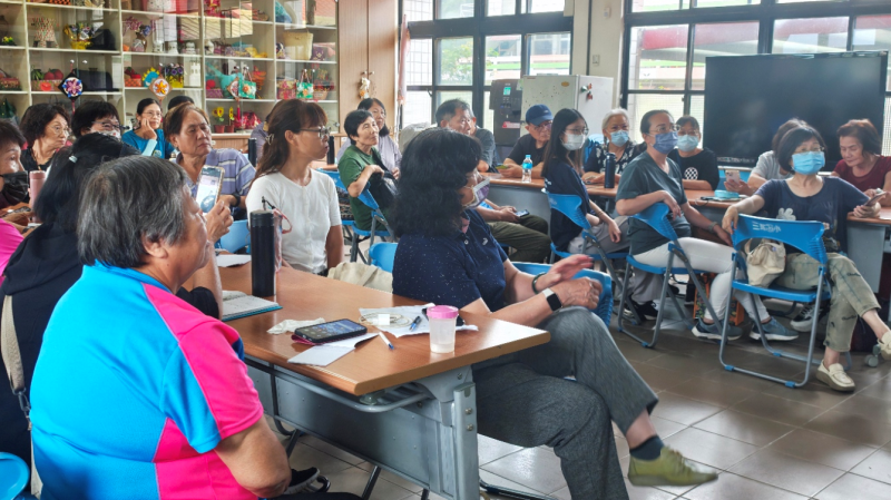 學員們專心聽講的樣子