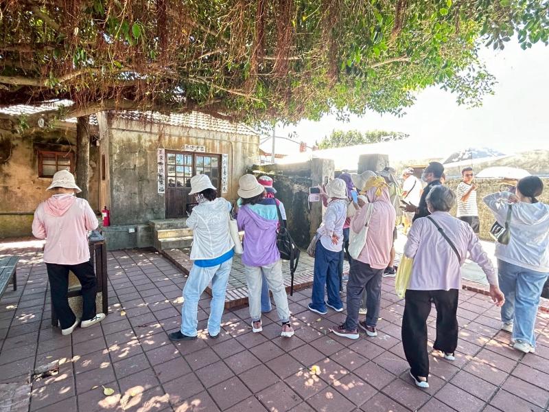 學員認真聆聽依老師說明流程操作練習