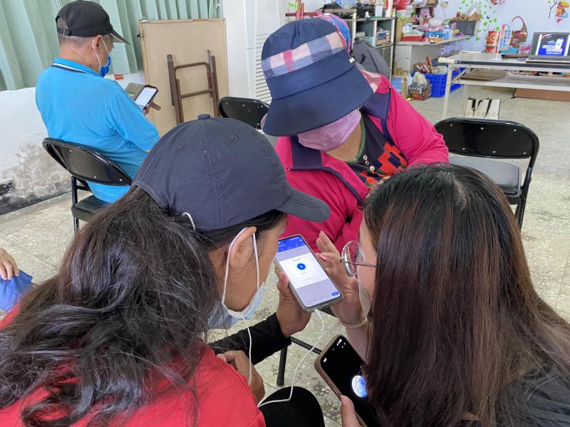 DOC執行秘數支援民眾們使用ChatGPT，和習慣的翻譯軟體差異性比較。