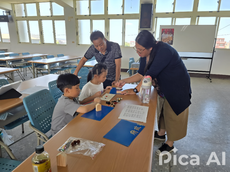 在製作過程中，孩子的眼睛閃閃發亮，不斷發現新的組合方式