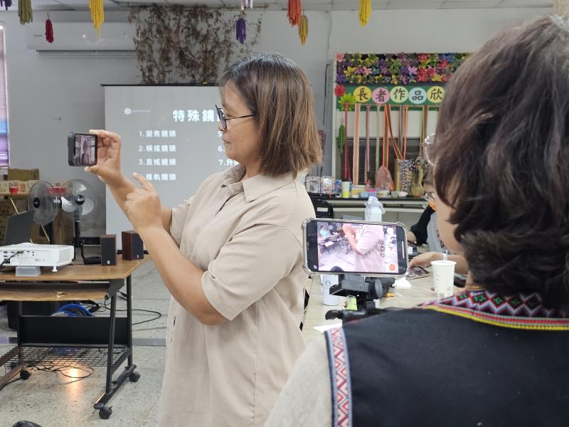 從景別認識、訪談技巧、燈光技巧，讓學員都可以嘗試操作。