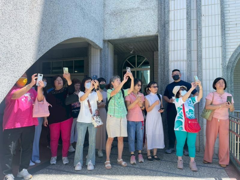 8/16(星期六)，花蓮市數位機會中心在花蓮美崙浸信會舉辦的「相片攝影與影片剪輯技巧」課程！第一步，我們就走出教室，把花蓮美景當成攝影棚！