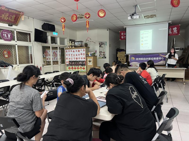 目前上架的貼圖範例，解釋貼圖標題、內容說明與使用注意事項。