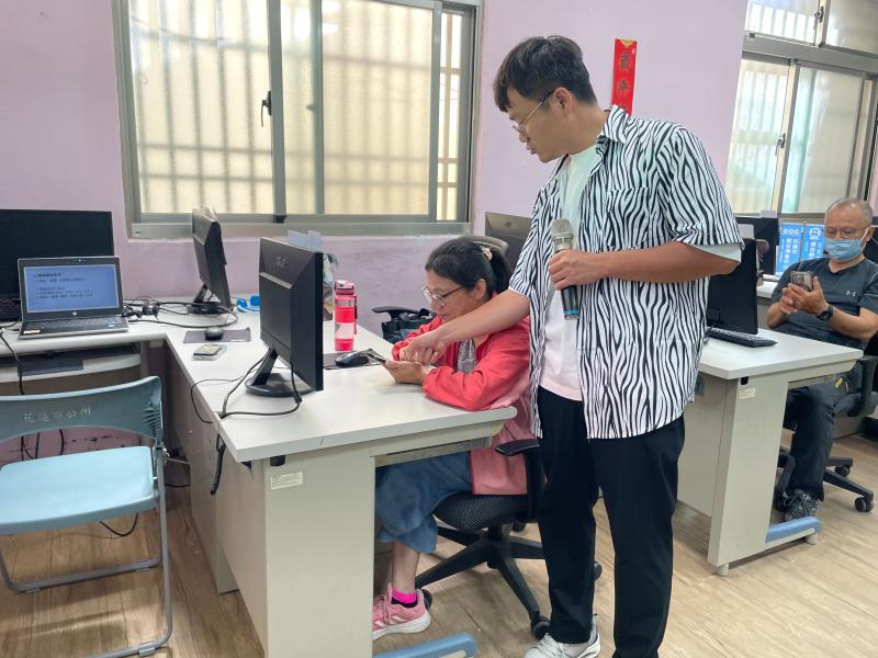 課程中不只學AI生成文案、圖片，還體驗了Gamma AI製作簡報，最後再用Canva美化內容，讓作品質感大升級