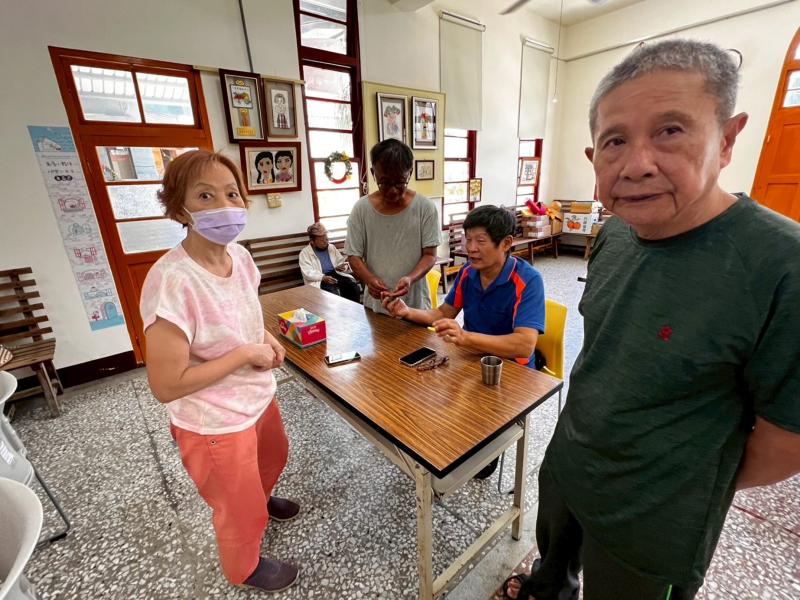 學員搭配講師資料實際操作