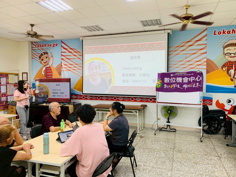 每位學員完成 1 張專屬的數位圖卡名片(含個人照片、名字、族語名字)