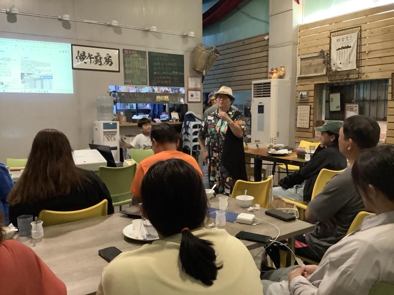 學員站起來介紹自己