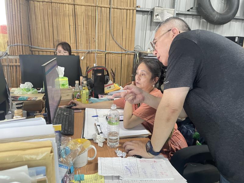 這次要輸入的指令比較多.講師對學員一對一解釋