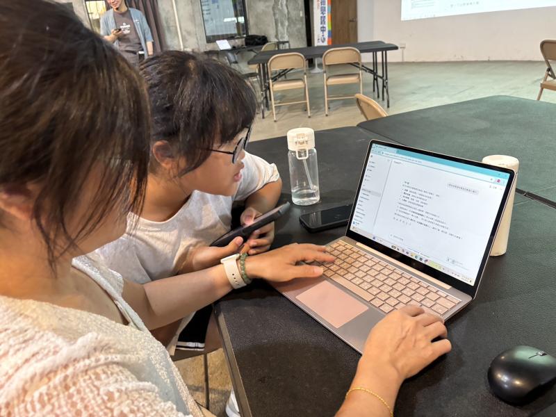 以前覺得做簡報很困難，現在透過AI工具，能輕鬆找到圖片、設計版面，甚至幫忙整理重點。