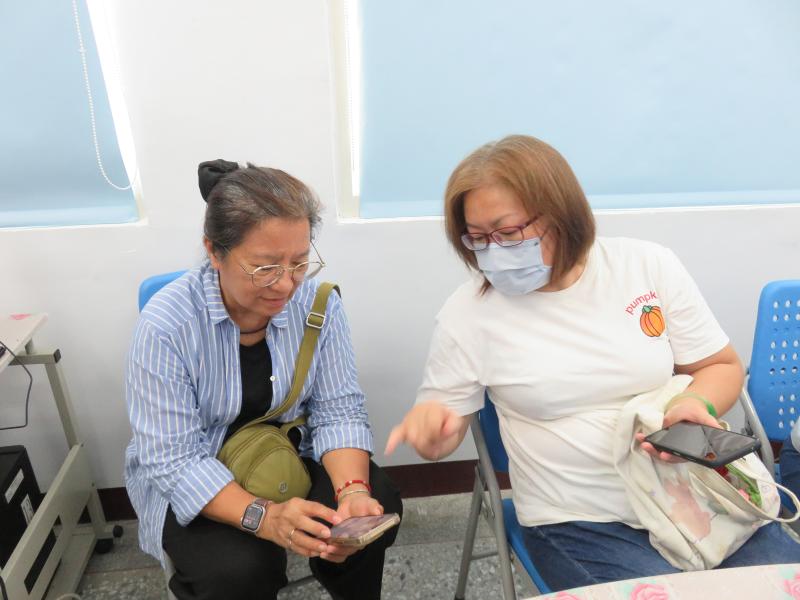 學員互相提供設計創意，互助互學共同成長