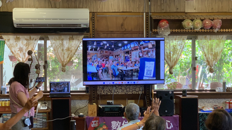 今天我們和 #羅玉合 老師 一起帶南澳文健站走進智慧生活的世界!