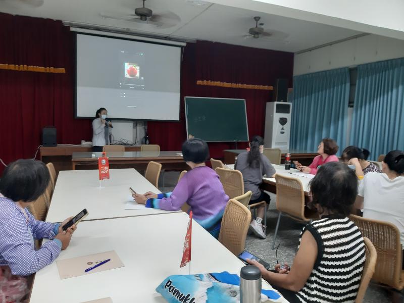 課程中,學員將自拍相片與AI創作的歌曲結合製作成專屬影音作品,這樣的呈現方式讓學員在影像與權利的融合中展現個人特色,也提升了對科技創意應用的興趣。