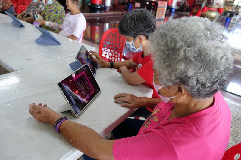 課程最後玩益智遊戲，活化大腦並增添趣味。