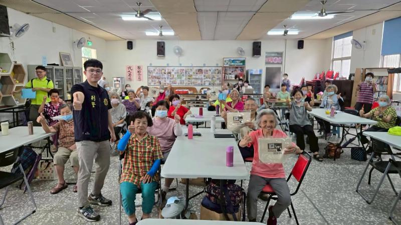 講師與回答獲獎長輩合照