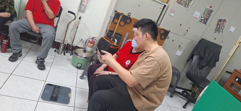 講師講解體脂機數據