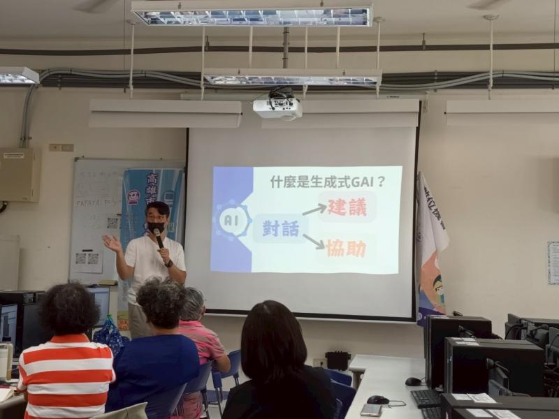 講師非常細心的講解AI運用趨勢，讓學員更了解。