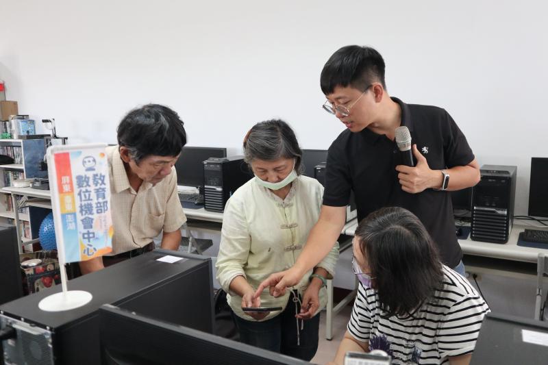 指導學員使用AI工具,修飾放置電商平台的產品介紹