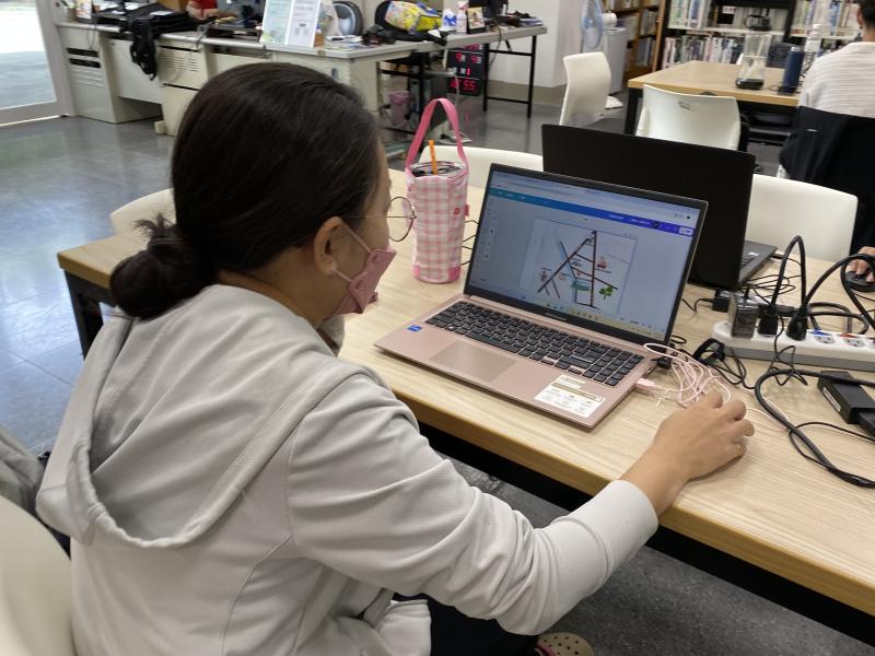 地圖實戰，掌握地圖符號的設計原則，讓圖示清晰傳達資訊，甚至嘗試自創獨特圖標。