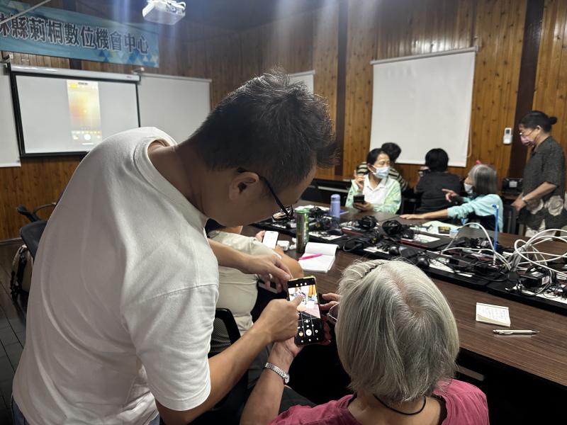 講師指導學員手機操作內建相機如何設定