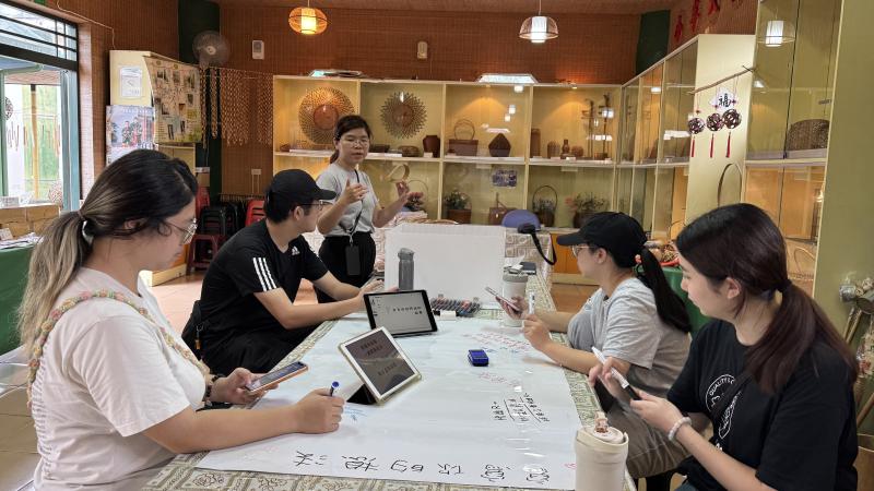 課堂中也讓學員做一個實體的展館空間陳列練習，以方便學員學習並轉換成線上展館的虛擬陳設