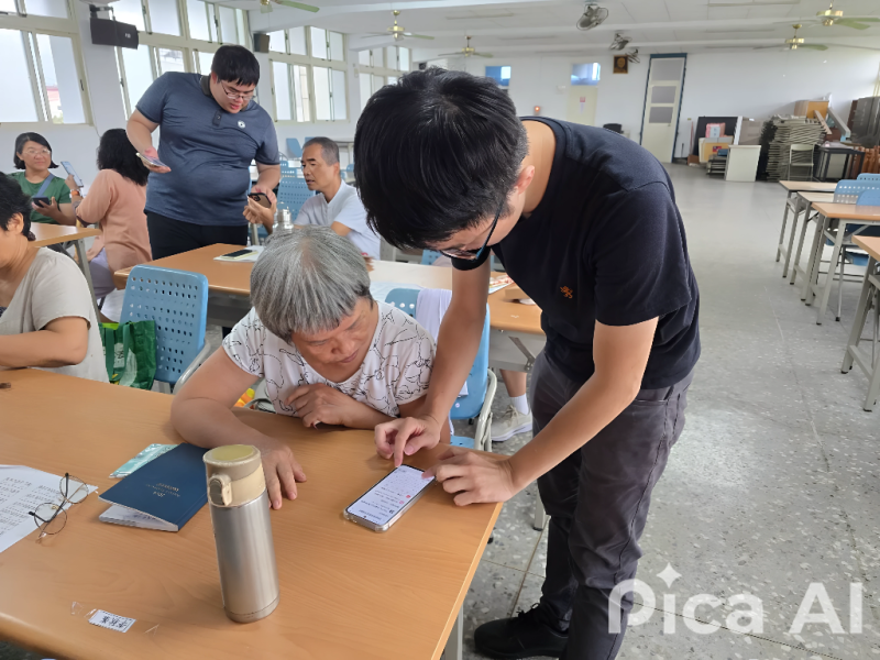 許多學員首次接觸腳架,透過實體操作,理解到使用輔助工具能讓畫面更穩定,也更有拍攝的彈性。